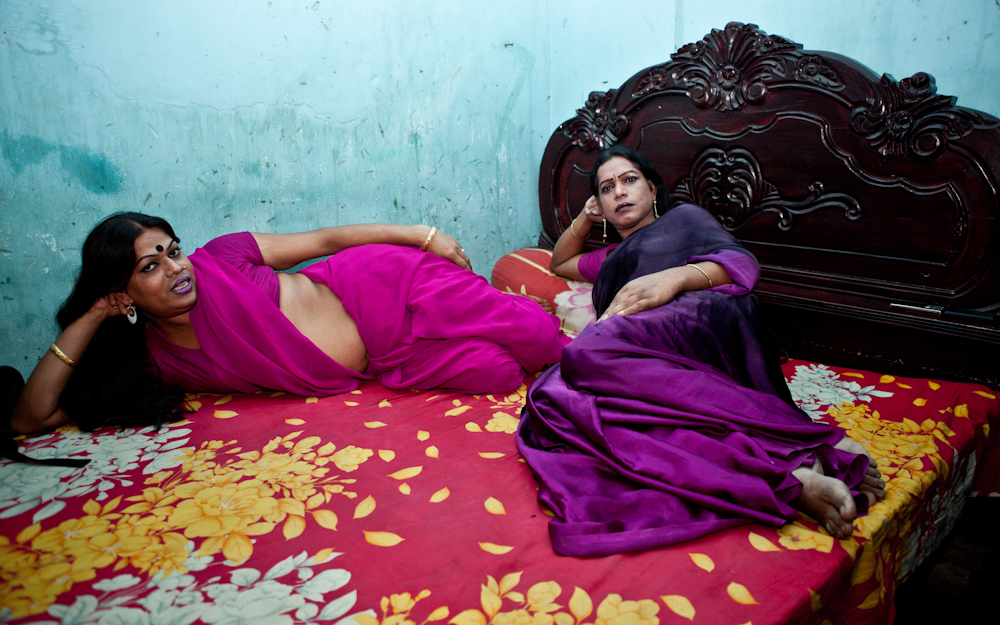 1000px x 625px - Jan MÃ¸ller Hansen: Neither Man nor Woman - Transgenders in Bangladesh -  LENSCRATCH
