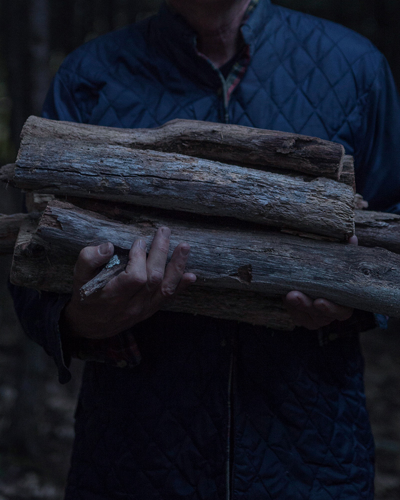 11_DAD_WITH_FIREWOOD∏AmaniWillett