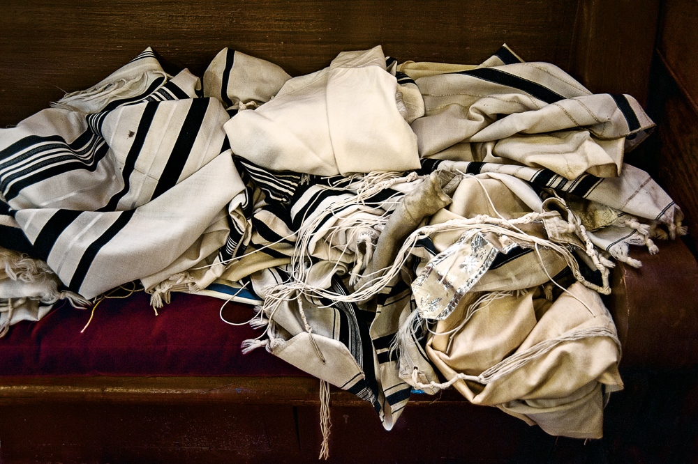 22. Bialystocker Synagogue, Tallis, 2011_8972