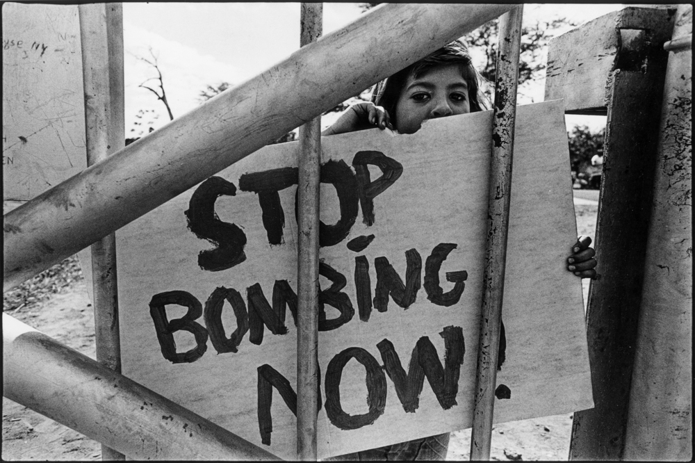 Greevy_A_child_protesting_American_military_bombing_of_Mākua_Valley_1977_05