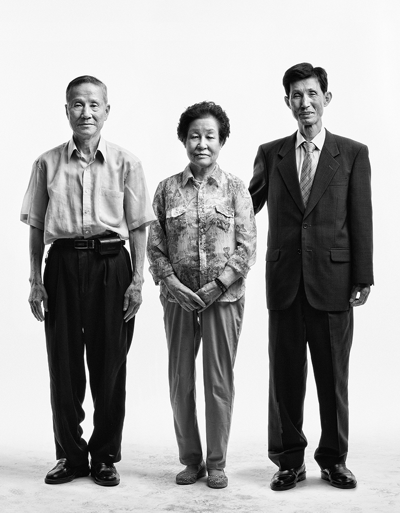 5. BYUN SoonChoel. Eternal Family.Yun Byeongguk(Mother and the third brother).2015.105x130cm.Archival Pigment Print