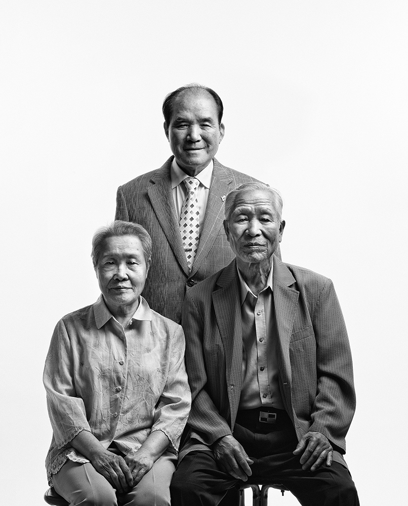 8. BYUN SoonChoel. Eternal Family.Kim Hongtae(Mother and Father).2015.105x130cm.Archival Pigment Print