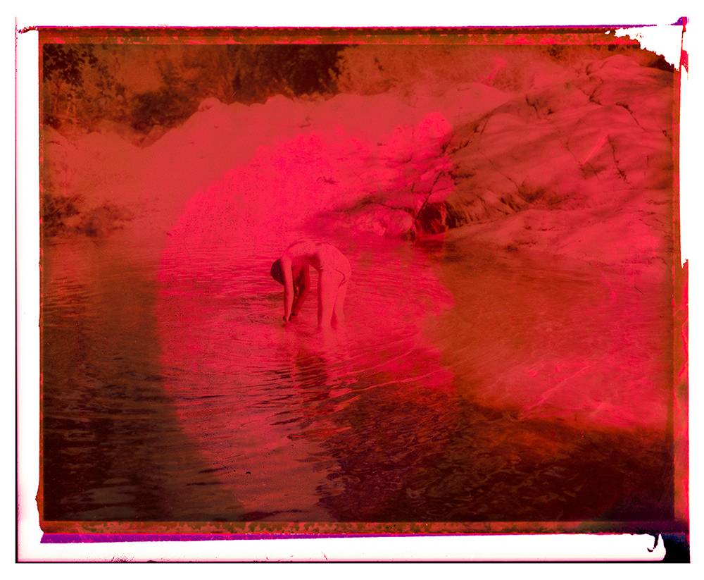 11.Fontsare_Red pink water