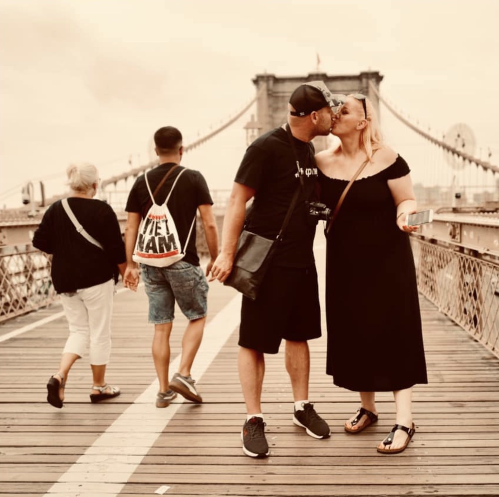116-Amy Selwyn Love on the Brooklyn Bridge - Amy Selwyn
