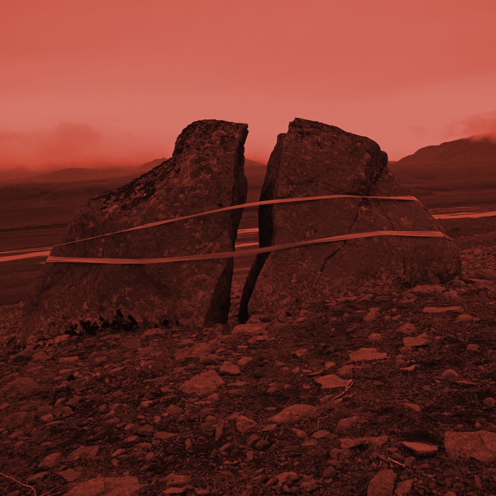 land art, band connecting fractures, cohesion, Iceland Highland