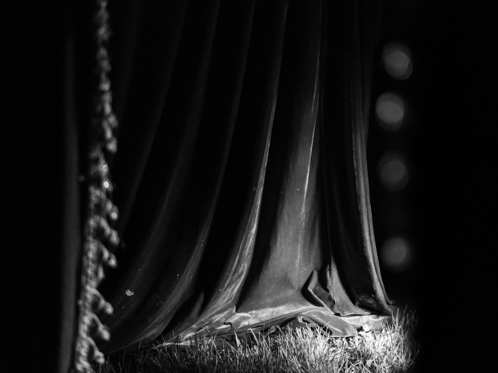 8_Sigrid_Debusschere_The_curtain