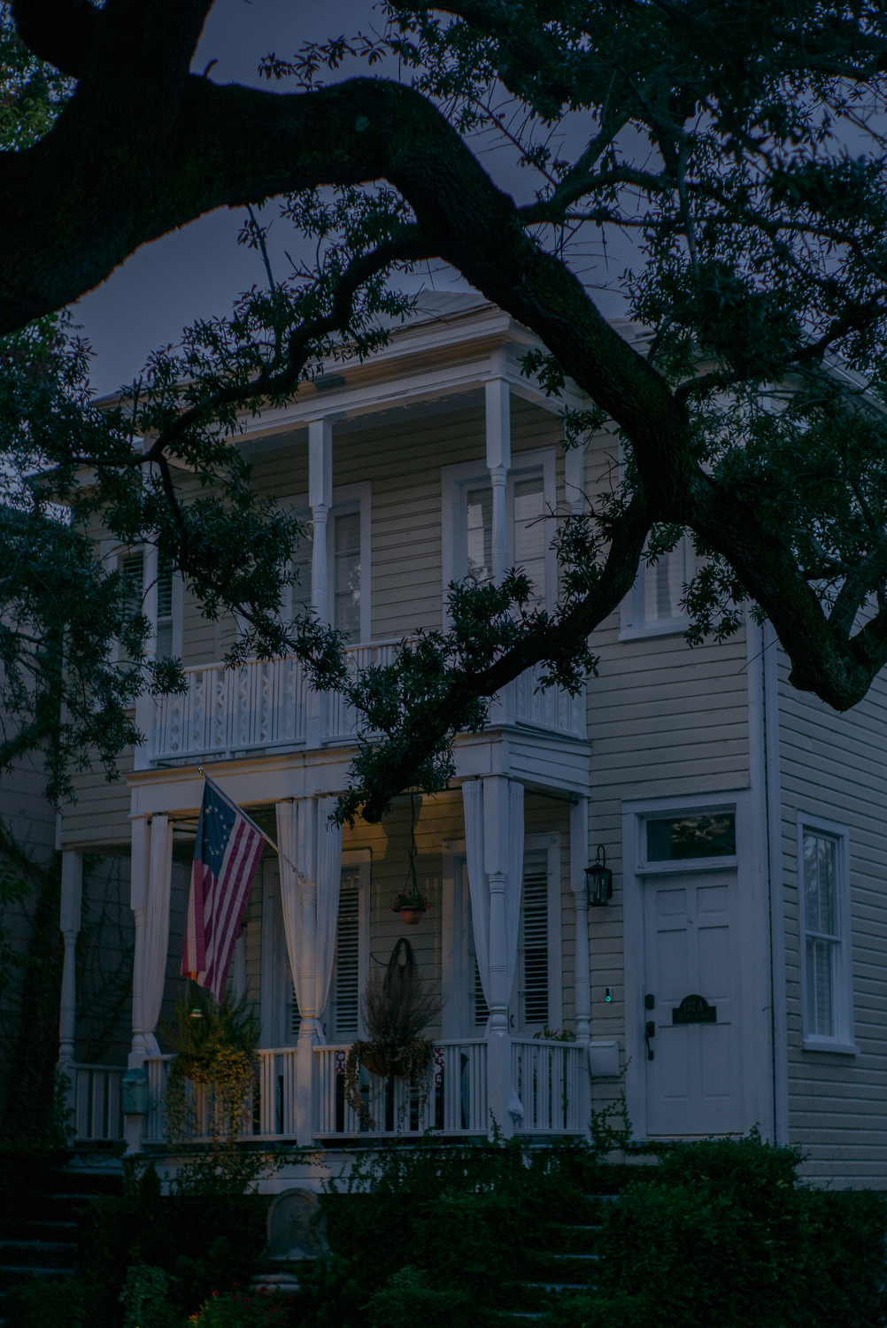 A house flying a Betsy Ross American flag, in Charleston, South Carolina.
