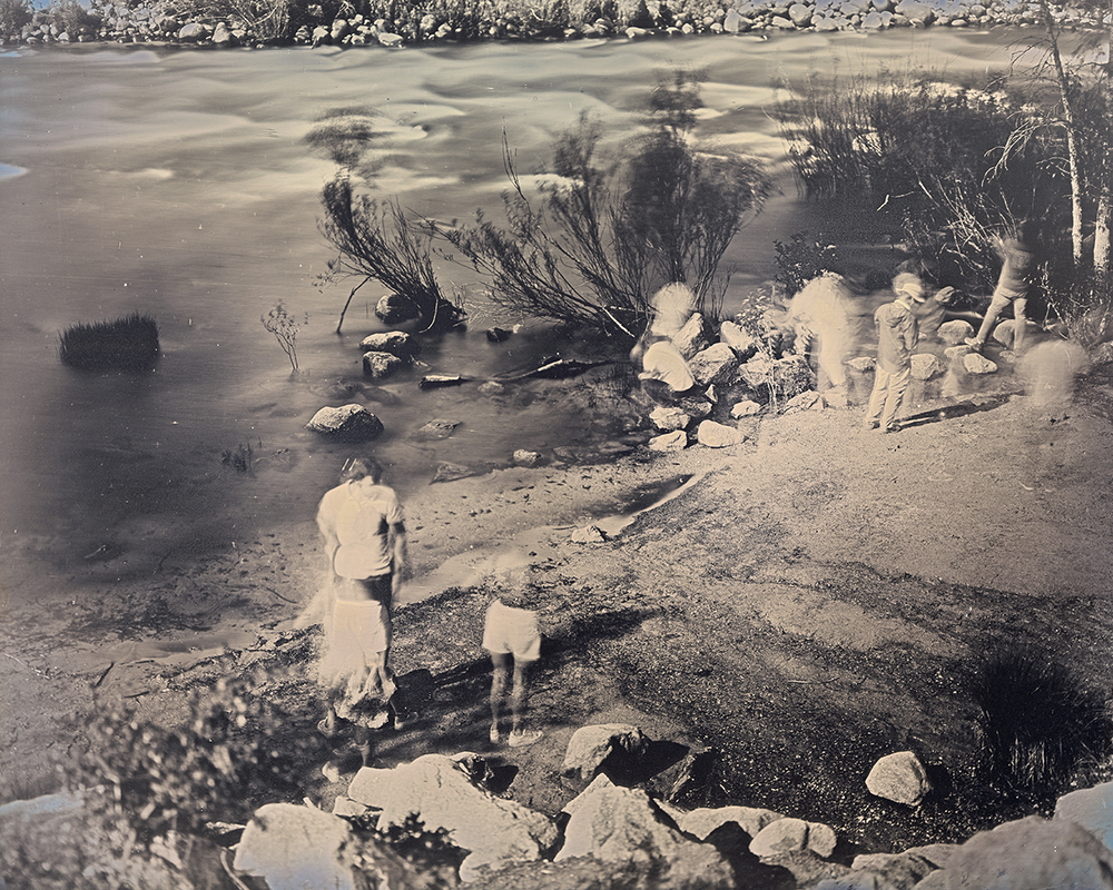 Danh_Gathering_on_the_banks_of_the_Merced_River_Yosemite_National_Park