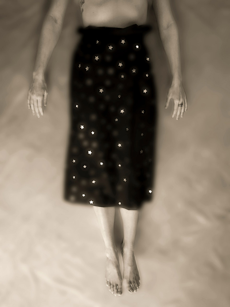 Kahlo_Llego_la_noche_y_se_vistió_de_estrellas,_2019_CK-Contemplaciones:HOra_tras_hora-09W