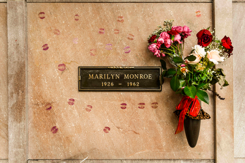 Marilyn Monroe’s crypt is covered in kisses.