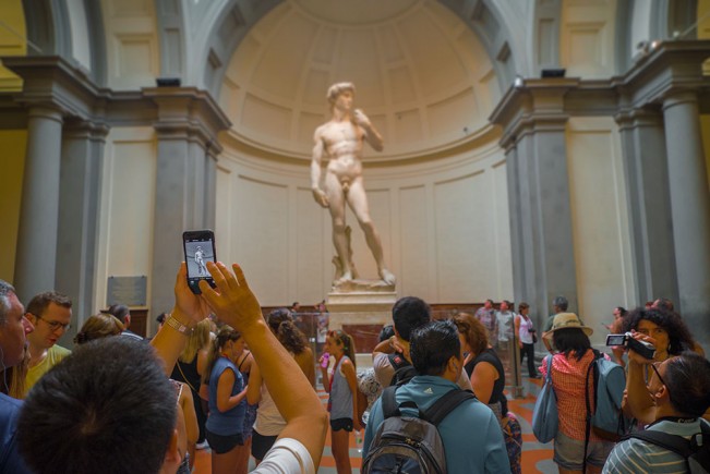 .Dan Younger: Various Photographers of Italy. Dan Younger: Various Photographers of Italy