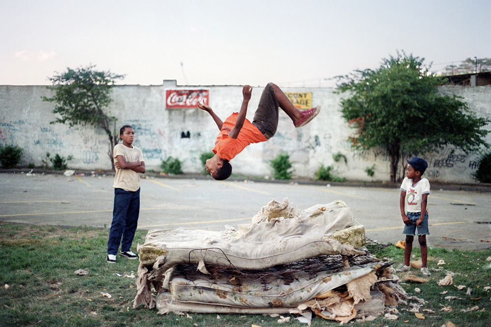 7 © Jamel Shabazz, Flying High, Brooklyn, 1981_