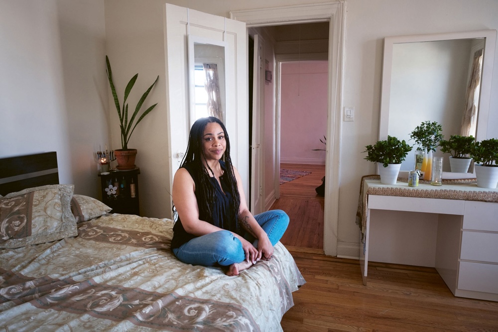 Jennifer, 40, in her own apartment, 15 months after her release. Brooklyn,NY (2021) – Sentence: 18 years to life. Served: 17-1/2 years. Released: 2020 © Sara Bennett